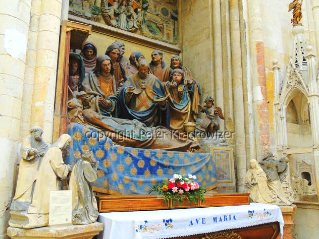 Frankreich, Normandie, Dreifaltigkeitskirche in Fécamp: Figurengruppe aus 1495 im rechten Seitenschiff