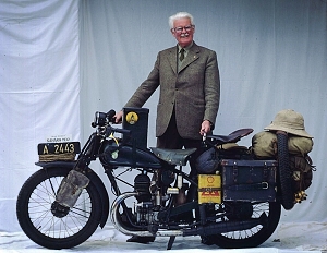 Prof. Dr. Max Reisch  bei seiner Sahara-Puch 250 cm³, Bildquelle Archiv Reisch, Bozen, Südtirol