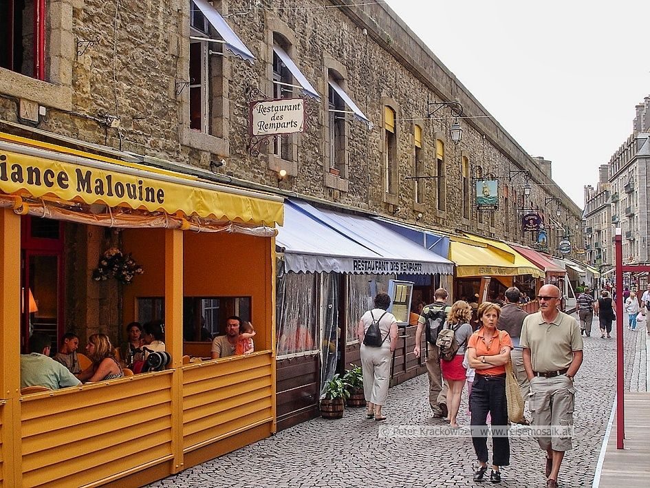 Frankreich, in der Altstadt von Saint-Malo in der Bretagne.