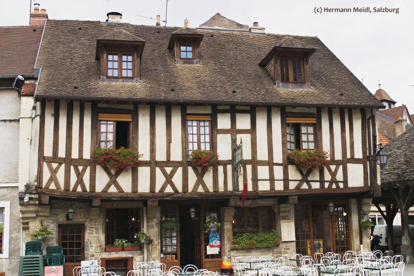 Frankreich, Haus im Suedburgund