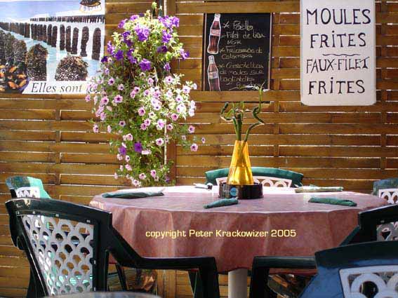 Frankreich, in einem Restaurant am Atlantik