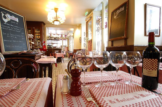 Frankreich, in einem Pariser Bistro © ATOUT FRANCE/Fabian Charaffi