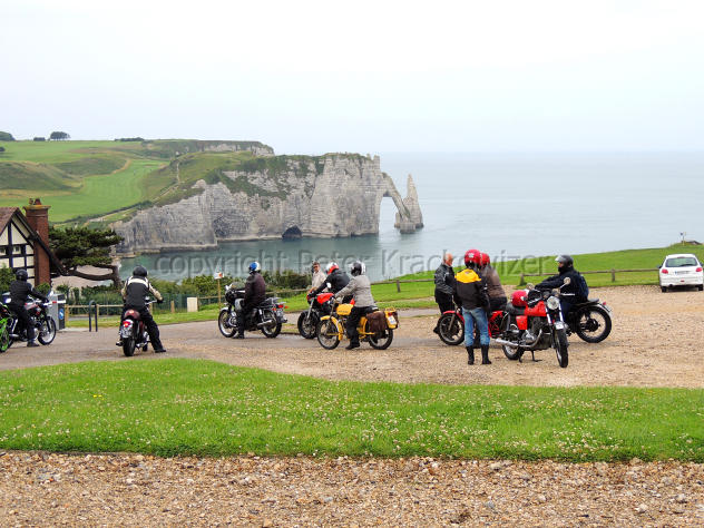 Frankreich, Normandie, Motorrrad-Ausflug im Nieselregen beim Aussichtspunkt Nôtre-Dame-de-la-Garde