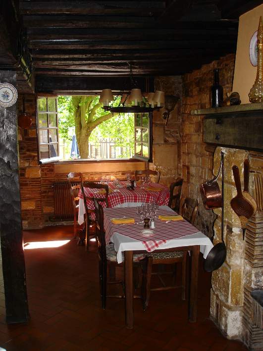 Frankreich, in der Auberge Abbeye in Le Bec Hellouin
