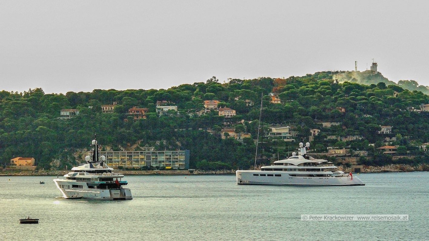 Frankreich, rovence-Alpes-Côte d’Azur, Bucht von Villefranche-sur-Mer, Blick auf das Cap Ferrat