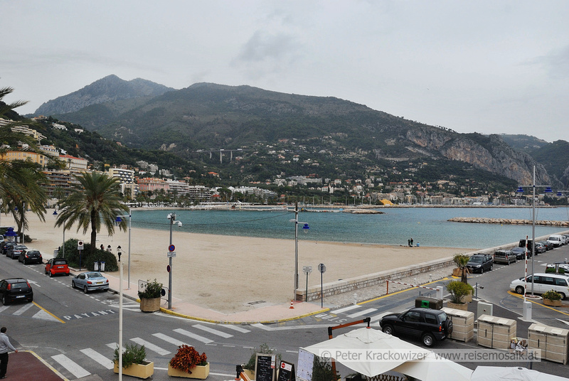 Frankreich, Riviera Côte d'Azur, Menton, am Place du Cap mit Blick in Richtung Italien