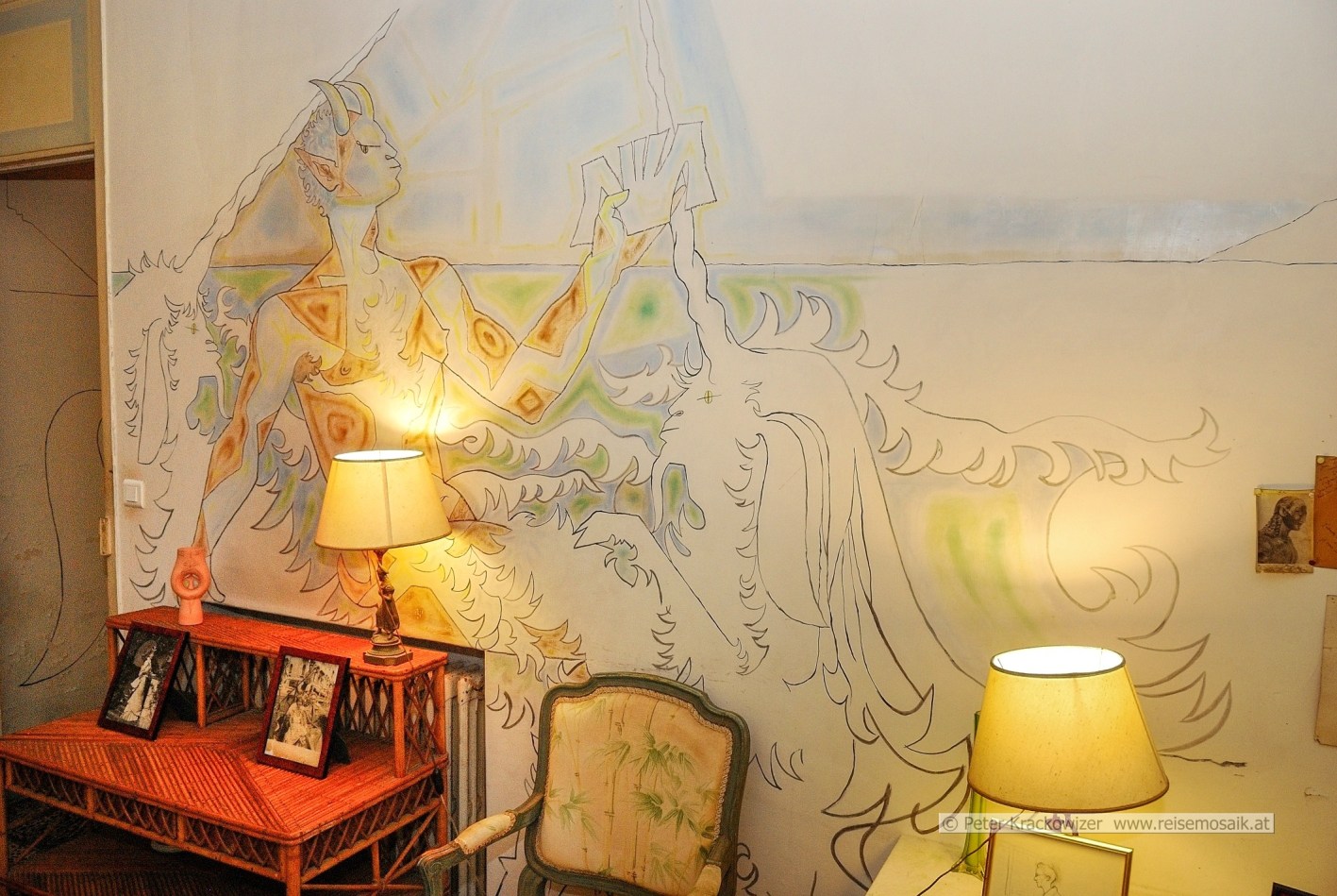 Frankreich, Riviera Côte d'Azur, St. Jean Cap Ferrat, Villa Santo Sospir, ein Schlafzimmer dekoriert von Jean Cocteau