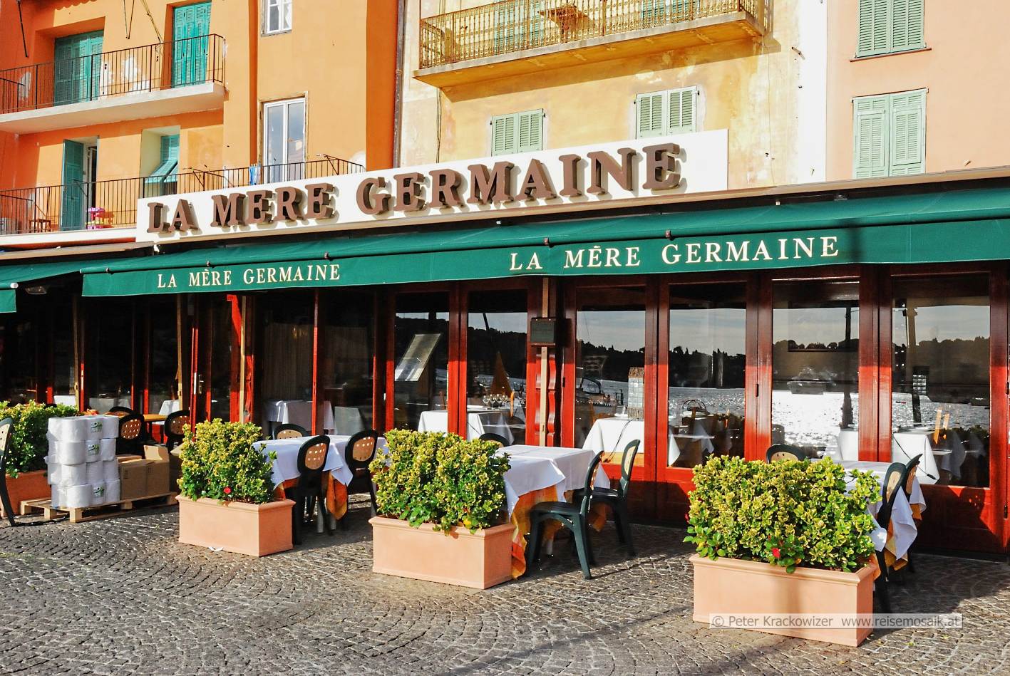 Frankreich, Restaurant La Mère Germaine, Villefranche-sur-Mer, Riviera Côte d'Azur, in der Oktober-Morgensonne
