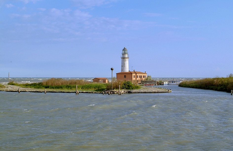 Italien, Emilia Romagna, Leuchtturm bei Gorino im Po-Mündungsdelta, Bildquelle Archivio fotografico della provincia di Ferrara