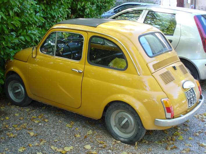 Italien, ein FIAT 500.