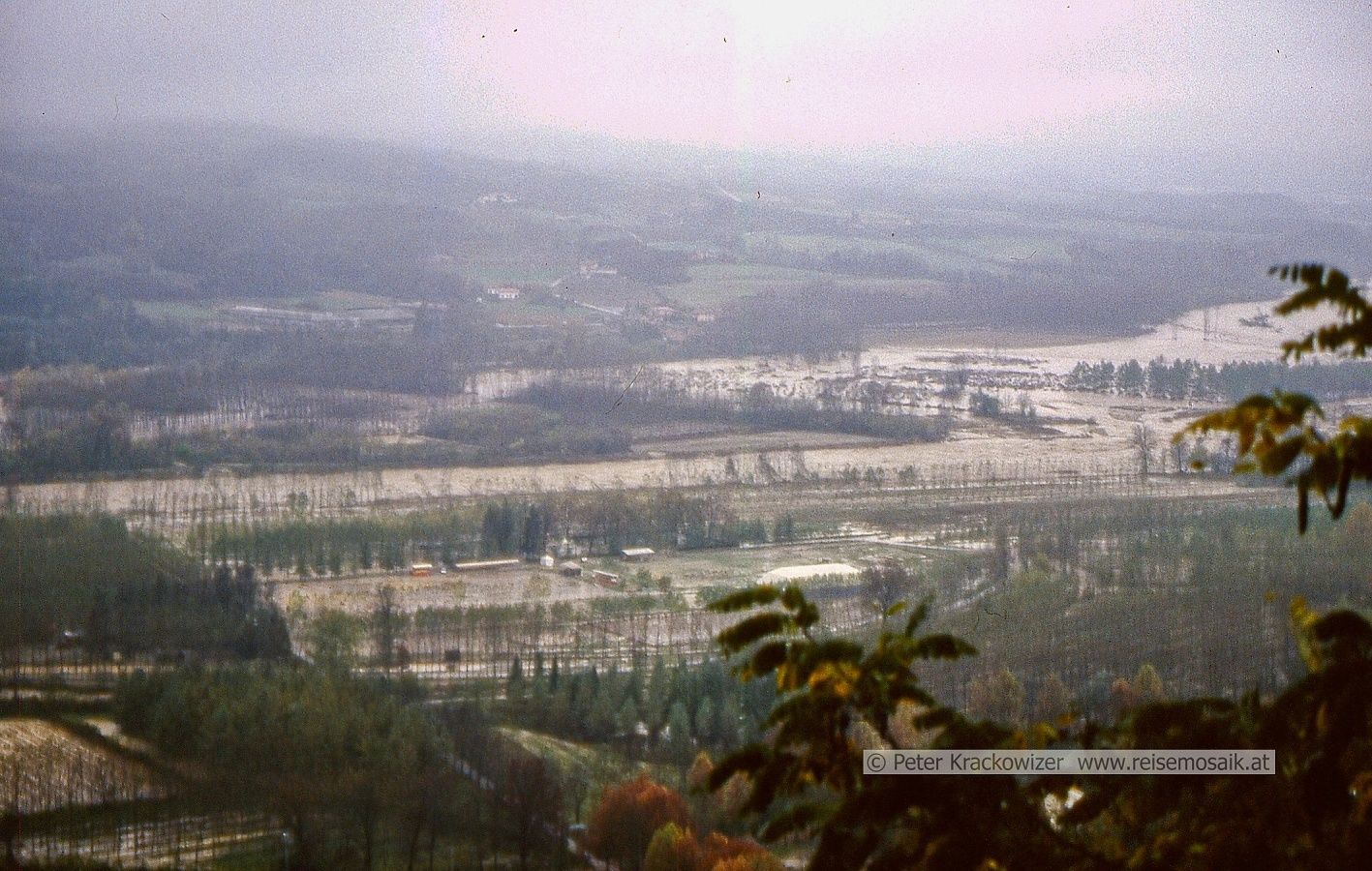 Überflutete Landstriche im Piemont am Sonntag, 6. November 1994.