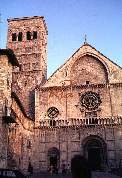Italien, Umbrien, der Dom von Assisi im Abendlicht