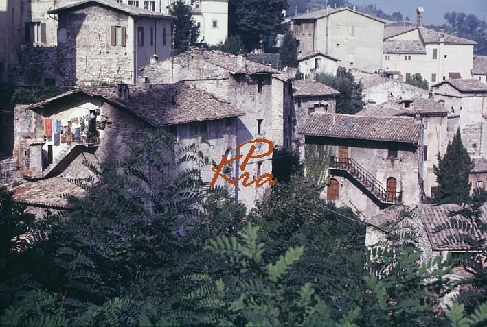 Italien, Umbrien, Dächerlandschaft in Spoleto