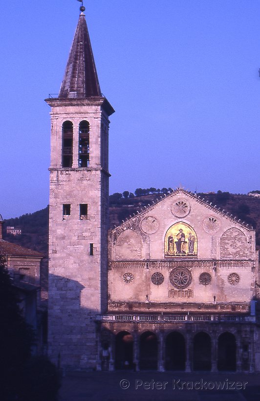 Italien, Umbrien, der Dom von Spoleto im Abendlicht