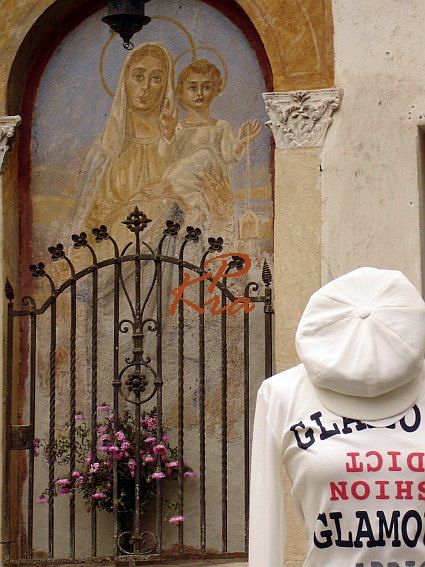 Italien, Veneto, Venezien, Bassano del Grappa: Tradition und Moderne, Gegensätze in Bassano