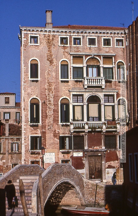 Italien, Veneto, Venezien, eine der unzähligen Brücken in Venedig