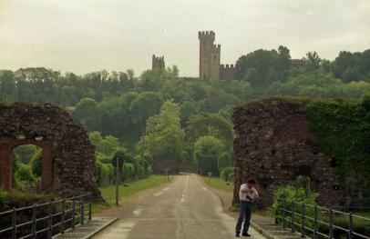 Italien, Veneto, Venezien, Blick zur Festung von Valeggio-sul-Mincio