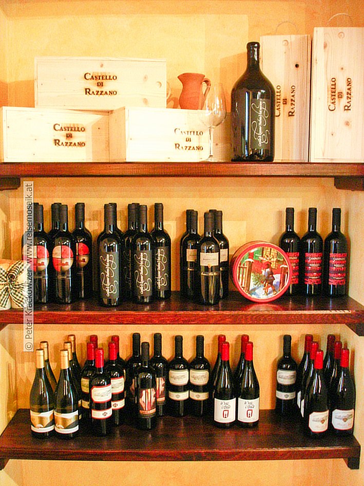 Italien, Piemont, Weine des Schlosses Razzano