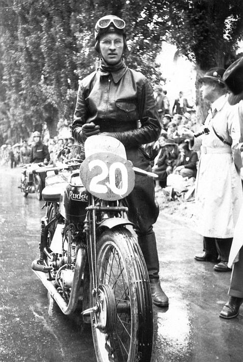 Helmut Krackowizer 1948 am Start zum Innsbrucker Straßenrennen auf die Hungerburg