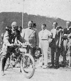 Graf Boos Waldeck, Sieger 1925 Motorradrennen Trabrennbahn Salzburg