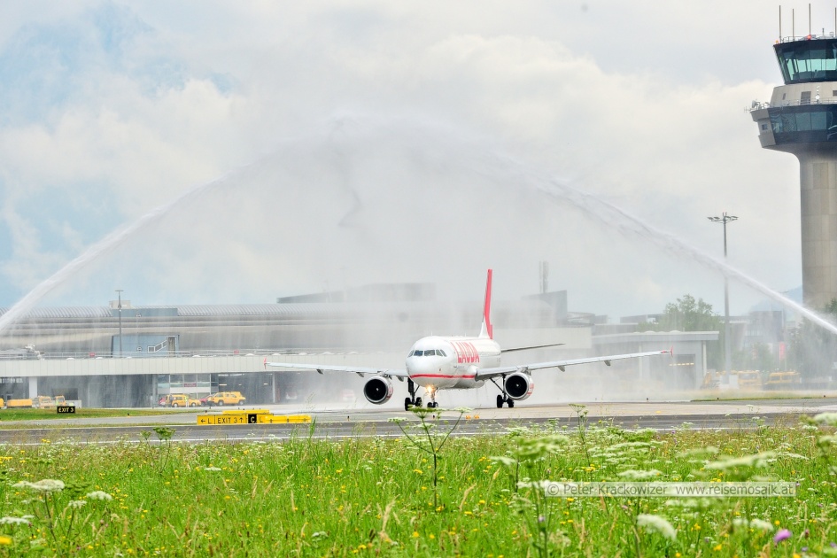 Taufe Lauda air Airbus auf den Namen Salzburg am airport Salzburg.