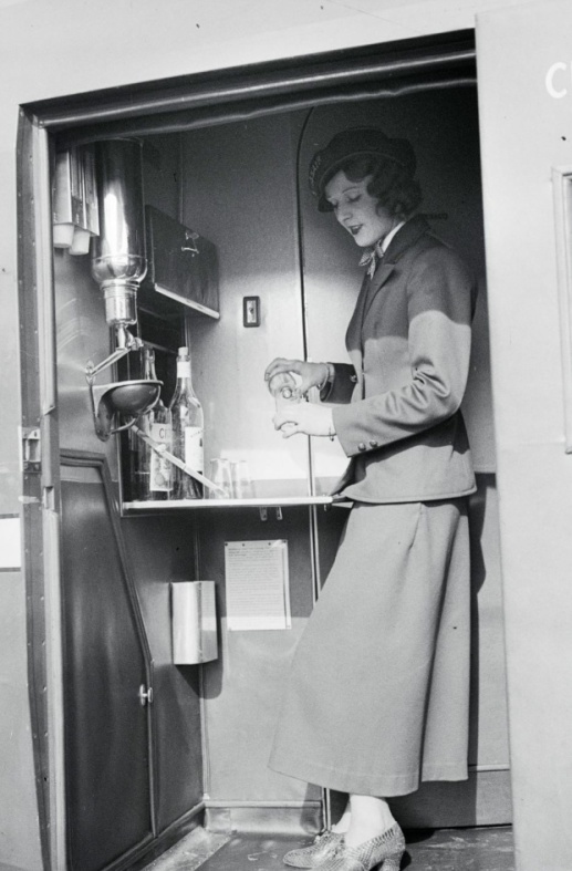 Europas erste Hostess Nelly Diener in der Curtiss Condor, bei deren Absturz sie ums Leben kam, 1934