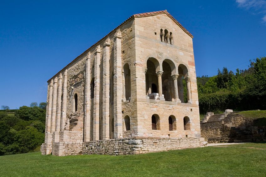 Spanien, Asturien, Oviedo, Kirche Santa Maria del Naranco; © José Luis G. Grande, alle Rechte vorbehalten Instituto de Turismo de España (TURESPAÑA)