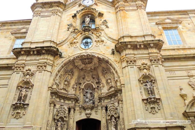 Baskenland, San Sebastián, auf der Fassade der Basilika Santa Maria